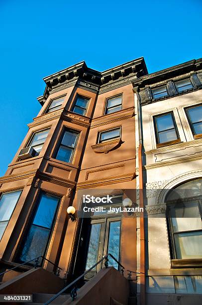 Brooklyn Brownstones - Fotografias de stock e mais imagens de Alpendre - Alpendre, Ao Ar Livre, Arenito castanho-avermelhado