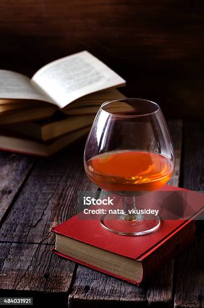 Szklanka Koniaku - zdjęcia stockowe i więcej obrazów Alkohol - napój - Alkohol - napój, Bez ludzi, Brandy