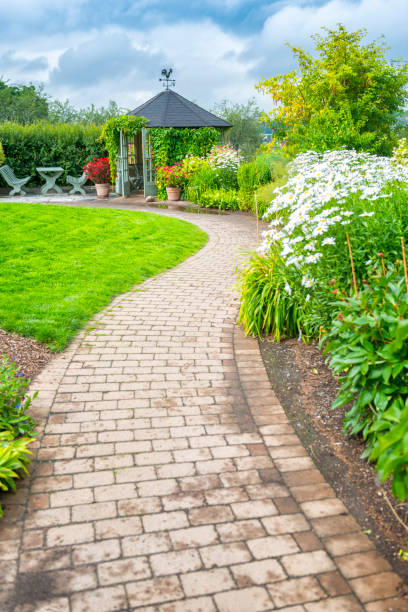 istock Garden path leads to gazebo 484031940