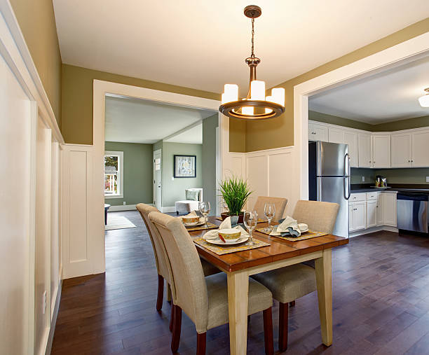 istock Modern dinning room with hardwood floor and hanging light fixtur 484033196