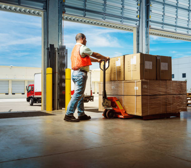 worker with hand pallet truck