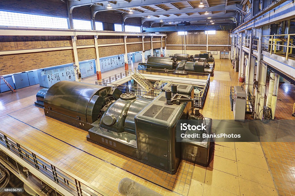 Coal Fired centrale électrique intérieur avec 100 obtient Turbines - Photo de Centrale électrique libre de droits