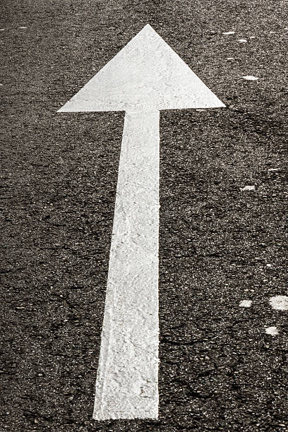 istock Arrow on Asphalt - Flecha en el Asfalto 484064695