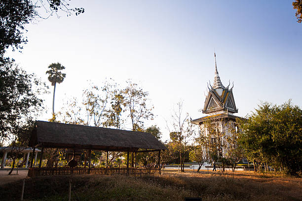 das töten bereichen choeung ek in phnom penh, kambodscha - völkermord in kambodscha stock-fotos und bilder