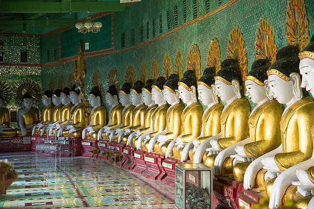 istock Statues of Buddha 484078517