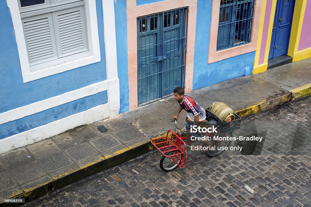 Bicicling mit propane tank-Top in Brasilien - Lizenzfrei Entwicklungsland Stock-Foto