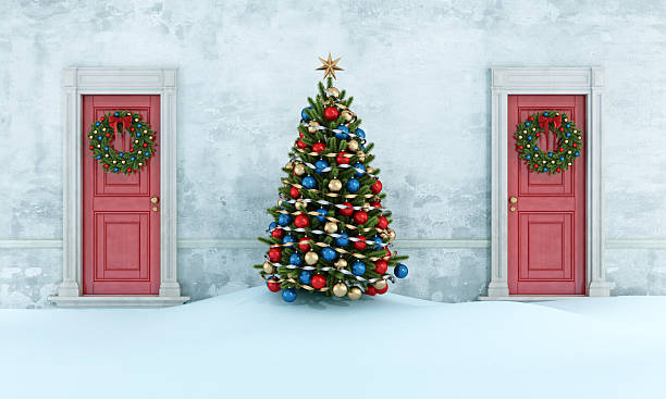 늙음 하우스, 크리스마스 트리 - wreath christmas door snow 뉴스 사진 이미지