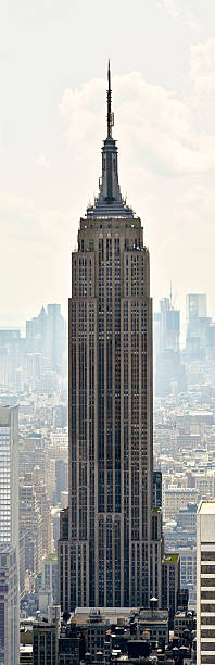 vue de l'empire state building - empire state building photos et images de collection