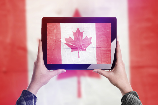 Tomar fotografía de Canadá bandera con tableta Digital photo