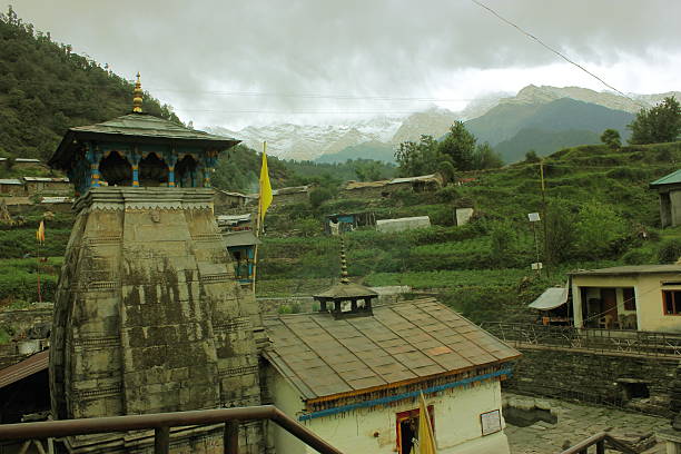 templo de shiva triyuginarayan onde se casou com parvati no himalaia - parvati - fotografias e filmes do acervo