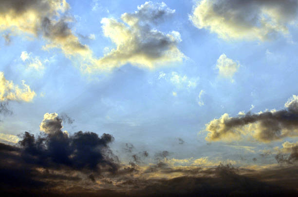 dramatyczne niebo - storm cloud stratosphere overcast four seasons zdjęcia i obrazy z banku zdjęć
