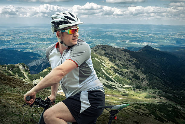 istock Men with bicycle aroun mountains beautiful view. 484163152