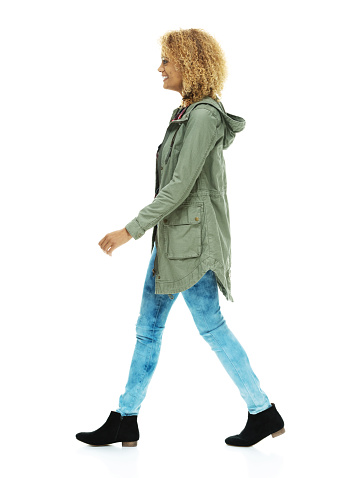 Smiling casual woman walkinghttp://www.twodozendesign.info/i/1.png