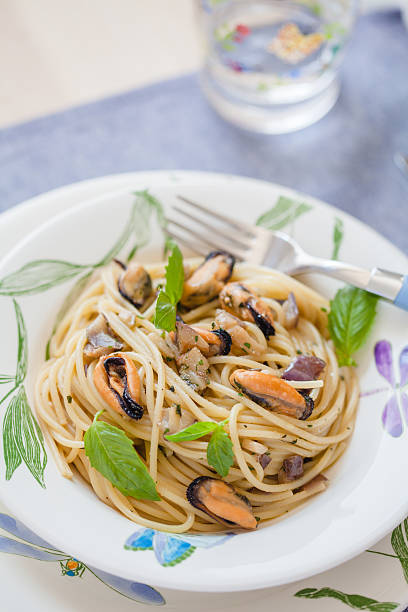 istock Spaghetti with Mussels and Aubergine 484164928
