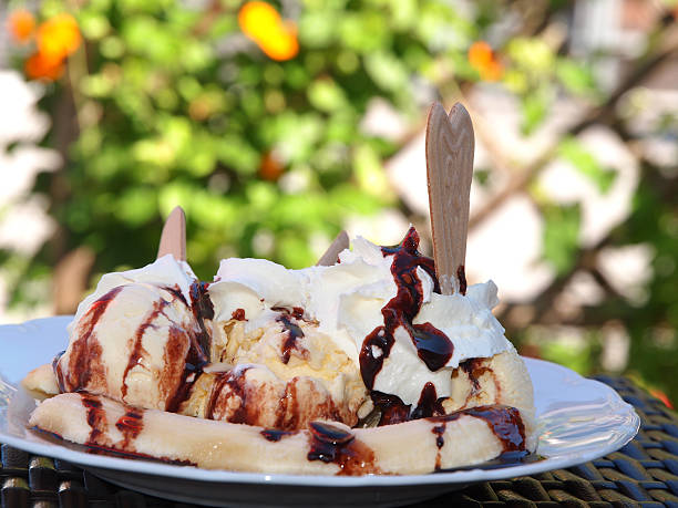 Ice cream scoops in sundae cup