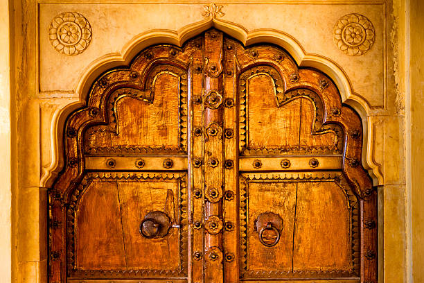 enfeitado porta na índia - jaipur city palace imagens e fotografias de stock