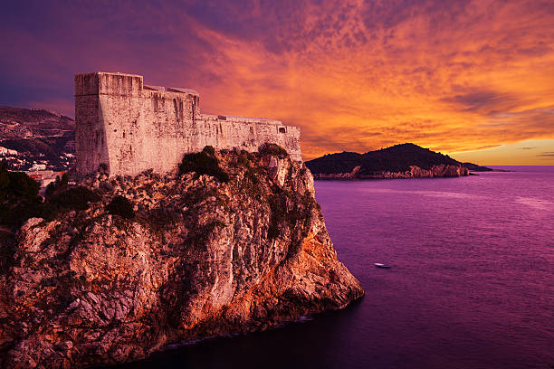 fort de st. lawrence (fort lovrjenac) en dubrovnik, croacia - morning croatia blue sea fotografías e imágenes de stock