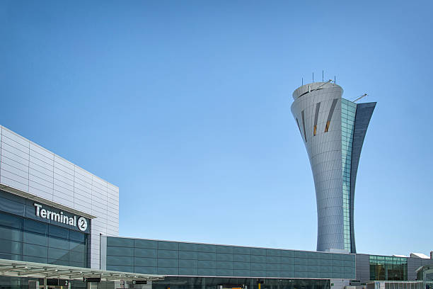 航空管制塔は、サンフランシスコ国際空港から - air traffic control tower ストックフォトと画像