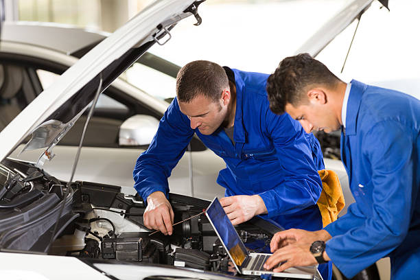 mechanik samochodowy i technik - auto repair shop adult auto mechanic blue zdjęcia i obrazy z banku zdjęć