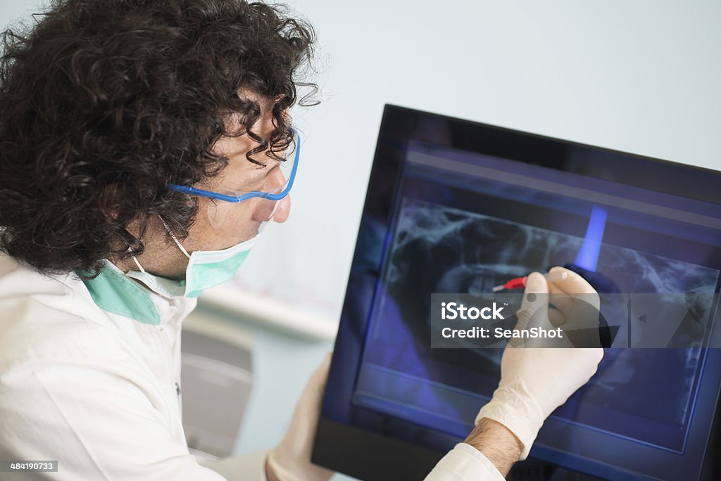 Zahnarzt und Dental X-ray mit Pfeifenreiniger - Lizenzfrei Computerbildschirm Stock-Foto