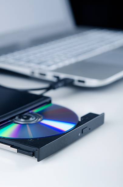 zewnętrzny dysk optyczny pisarka. kompaktowy podłączonych urządzeń usb p - cd burner zdjęcia i obrazy z banku zdjęć