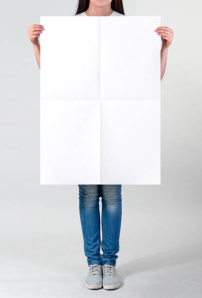 cartaz em branco - placard women blank holding - fotografias e filmes do acervo