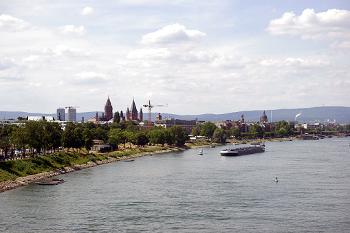 A view over the city of Mainz with its cathedral and the promenade along the river Rhine.