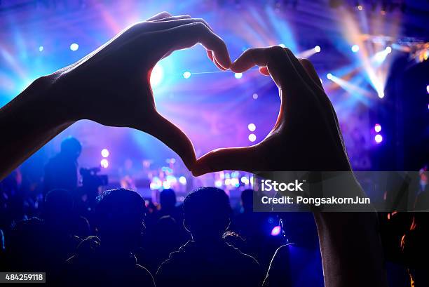Foto de Multidão De Concerto Público Na e mais fotos de stock de Símbolo do Coração - Símbolo do Coração, Multidão, Festival de Música