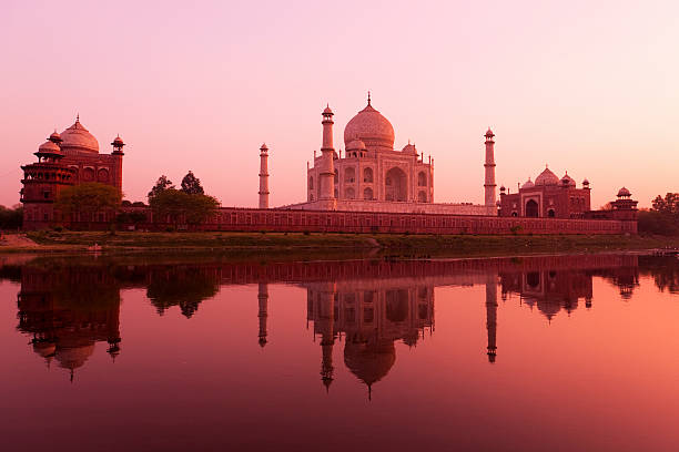 istock Sunset at the Taj Mahal 484267876