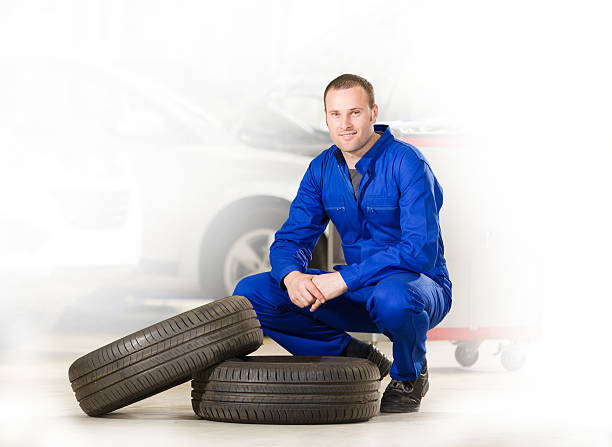 mechanik samochodowy - auto repair shop adult auto mechanic blue zdjęcia i obrazy z banku zdjęć