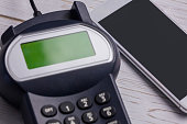 overhead-von-pin-terminal-und-smartphone.jpg?b=1&s=170x170&k=20&c=cmjqQa_CPlRFCnC25AMo8TlL5vbi8TxxkvvJQDIRe8I=