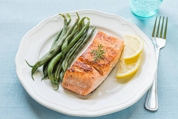istock Grilled Salmon with Green Beans 484288120