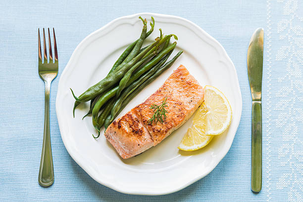 istock Grilled Salmon with Green Beans 484288166
