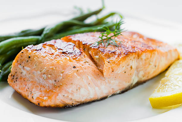 istock Grilled Salmon with Green Beans 484288192