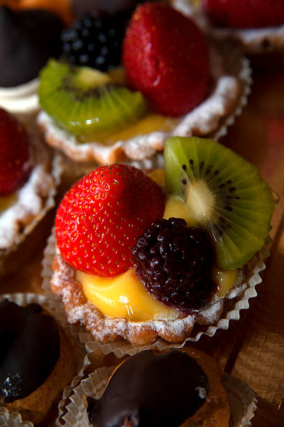 istock Cream cake with fruits 484289394