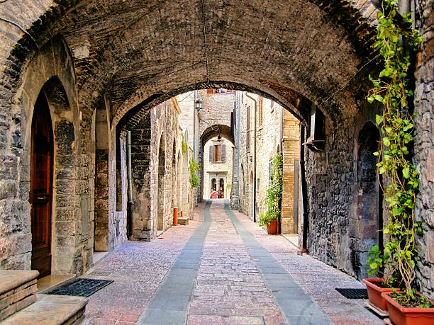 istock Arched medieval lane in Italy 484292889