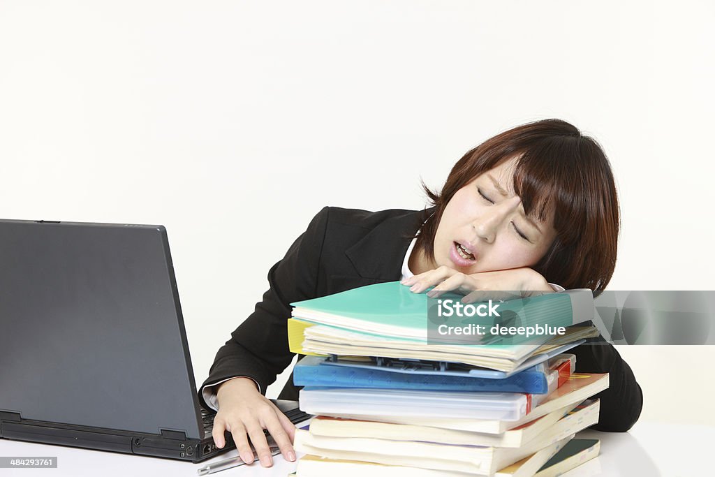Geschäftsfrau Schlafen auf dem Schreibtisch - Lizenzfrei Anzug Stock-Foto