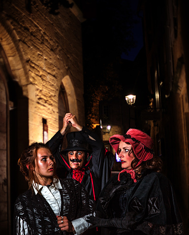Jack el Ripper atacando dos jóvenes mujeres victoriano photo
