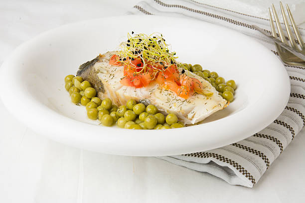 filetto di merluzzo con pomodoro e germogli, - catch of fish healthy eating hake food foto e immagini stock