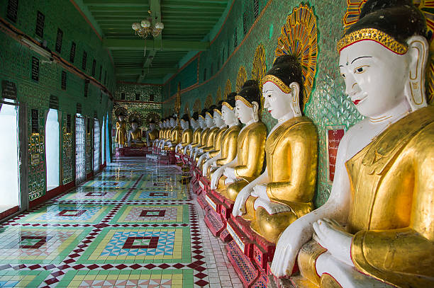 istock Statues of Buddha 484309273