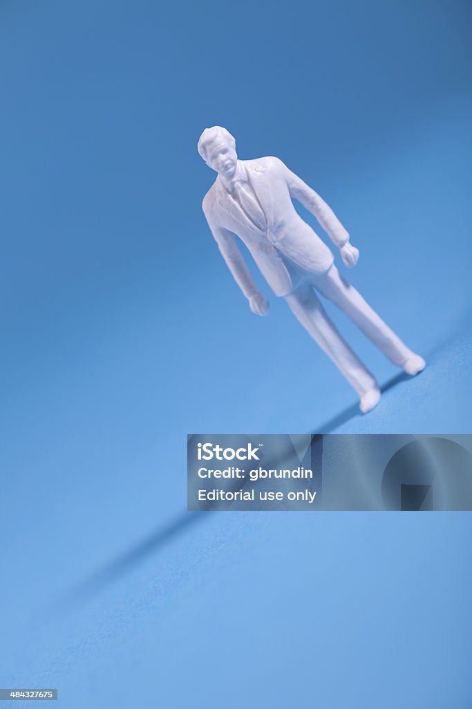 Miniatur-Kunststoff Figur auf blauem Hintergrund - Lizenzfrei Bildschärfe Stock-Foto