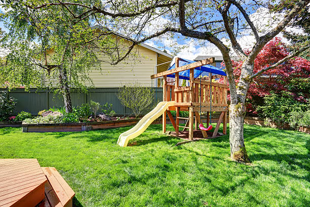 istock Perfect play set in back yard of modern home. 484334392