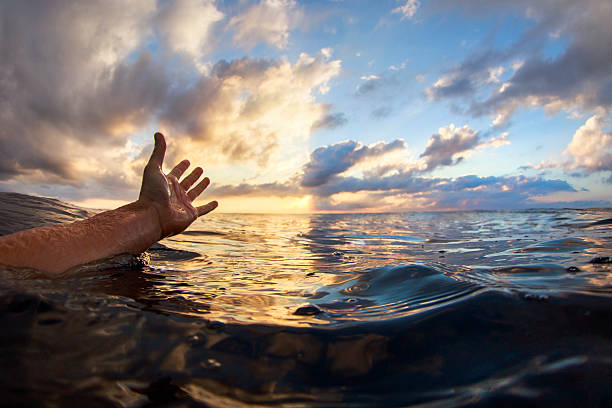 istock Reach out sunrise 484334756
