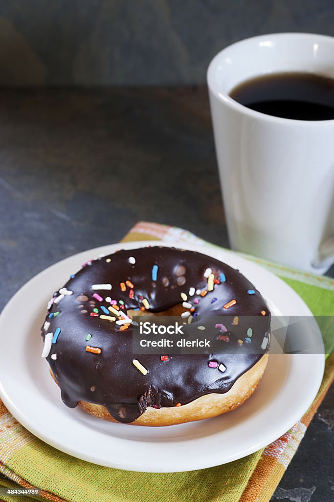 Donut com cobertura recém-assados - Foto de stock de Alimentação Não-saudável royalty-free