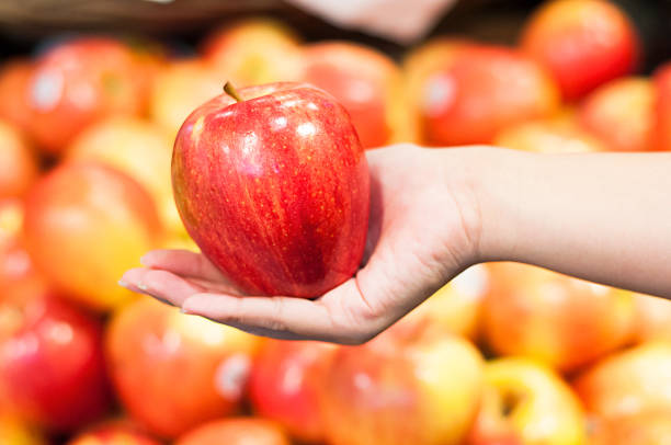 istock Closeup an apple in woman's hand 484346837