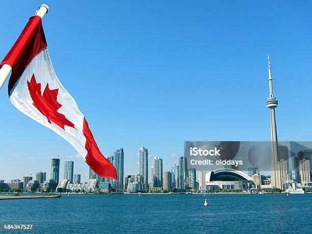 Cn Tower In Toronto Stockfoto und mehr Bilder von Kanada - Kanada, Toronto, Kanadische Flagge