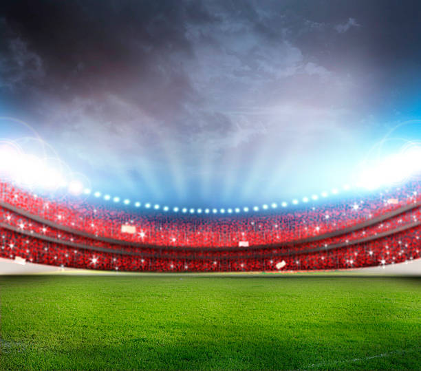 estadio al aire libre con el cielo nublado y verde hierba - football goal post goal post american football stadium football field fotografías e imágenes de stock