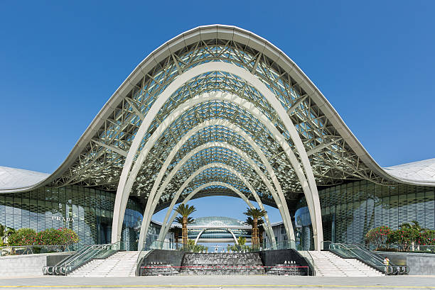 edificio frente del centro comercial libre de impuestos - isla de hainan fotografías e imágenes de stock