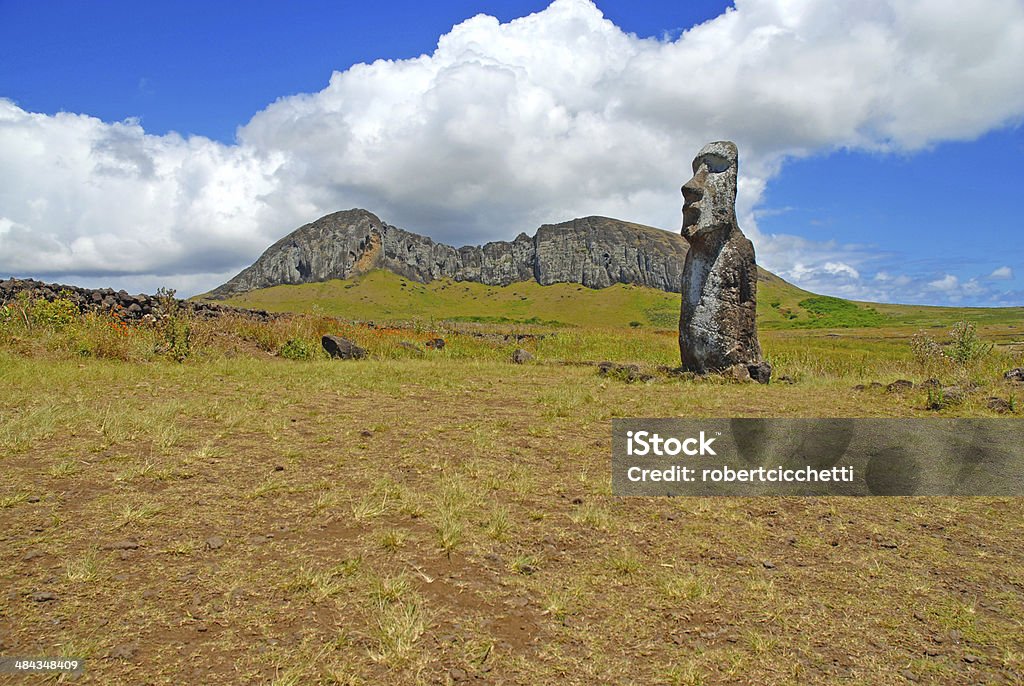 Moai на Rano Raraku Карьер на Остров Пасхи - Стоковые фото Анды роялти-фри