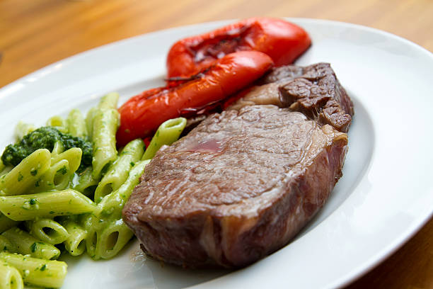 Steak with baerlauchpesto, pasta and peppers Steak with baerlauch pesto, pasta and bell pepper zigeunerlauch stock pictures, royalty-free photos & images